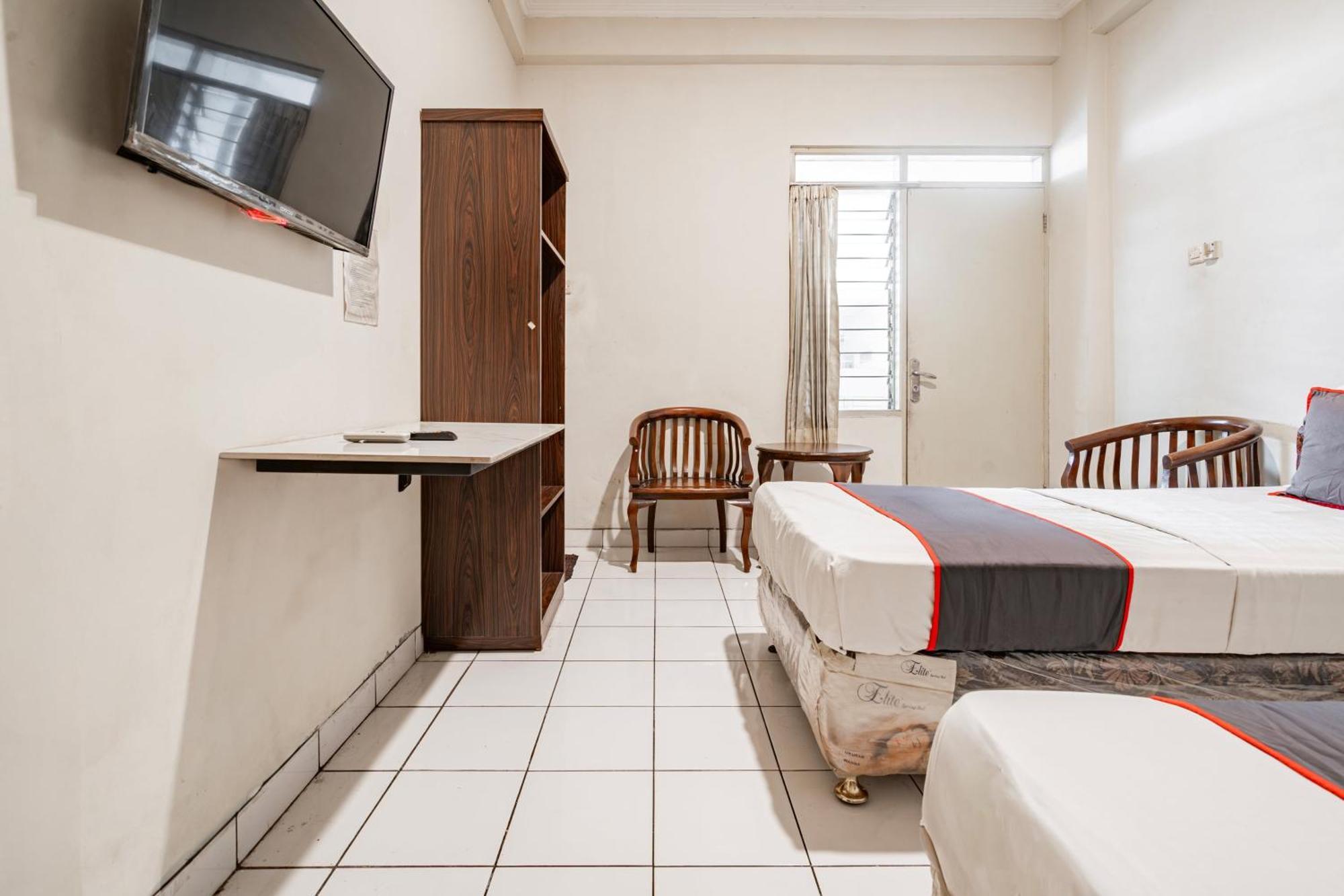 Collection O Hotel Sanira Bandung Extérieur photo