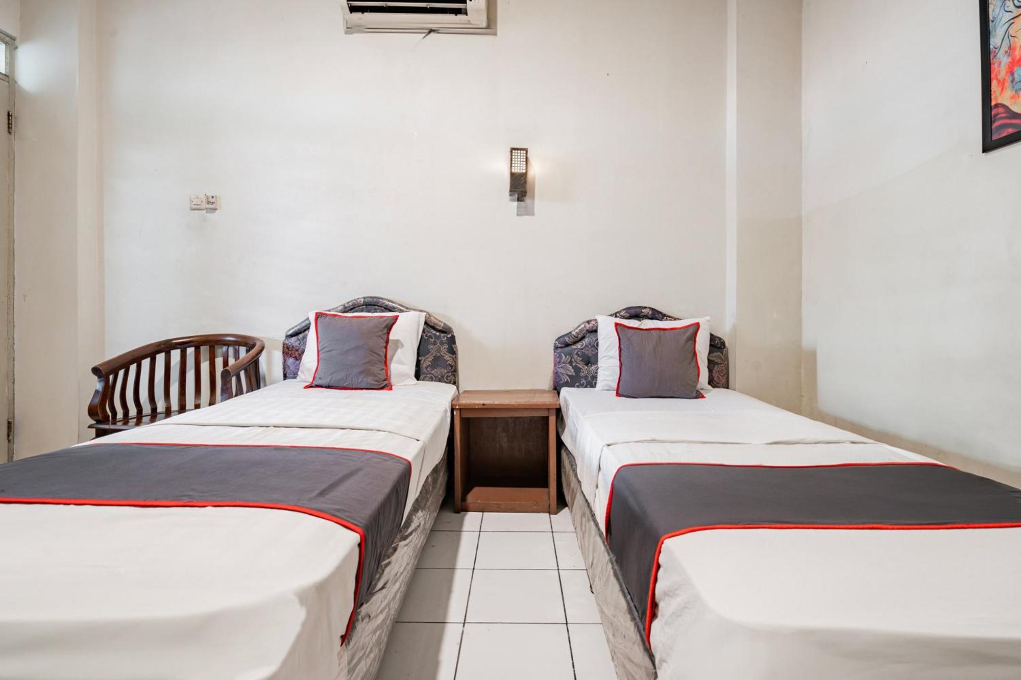 Collection O Hotel Sanira Bandung Extérieur photo