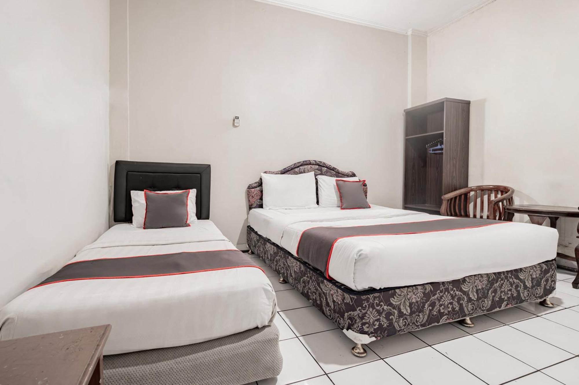 Collection O Hotel Sanira Bandung Extérieur photo
